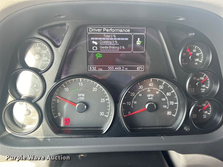 image for item EG1356 2019 Peterbilt  579 semi truck