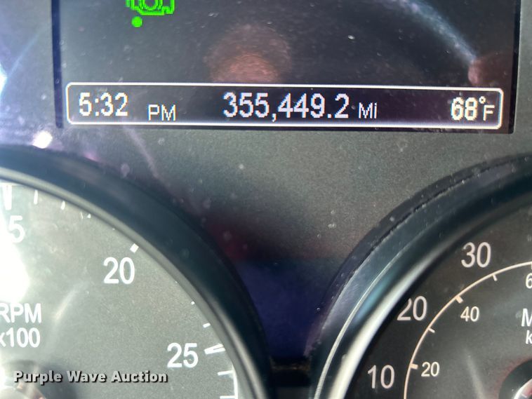 image for item EG1356 2019 Peterbilt  579 semi truck