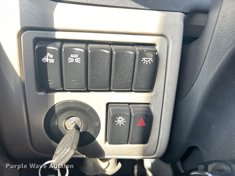 image for item EG1356 2019 Peterbilt  579 semi truck