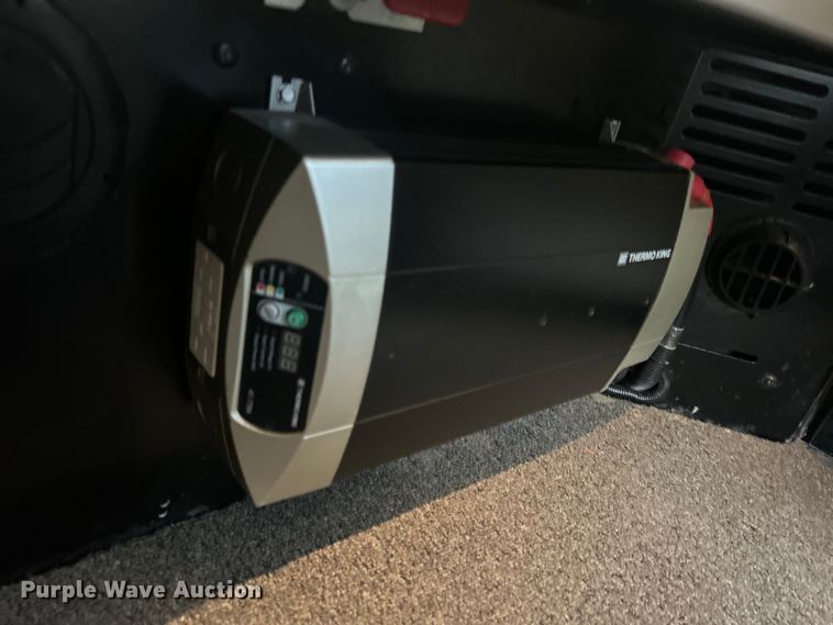 image for item EG1356 2019 Peterbilt  579 semi truck