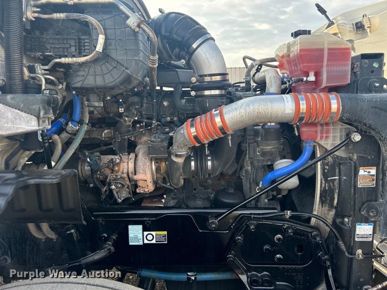 image for item EG1356 2019 Peterbilt  579 semi truck