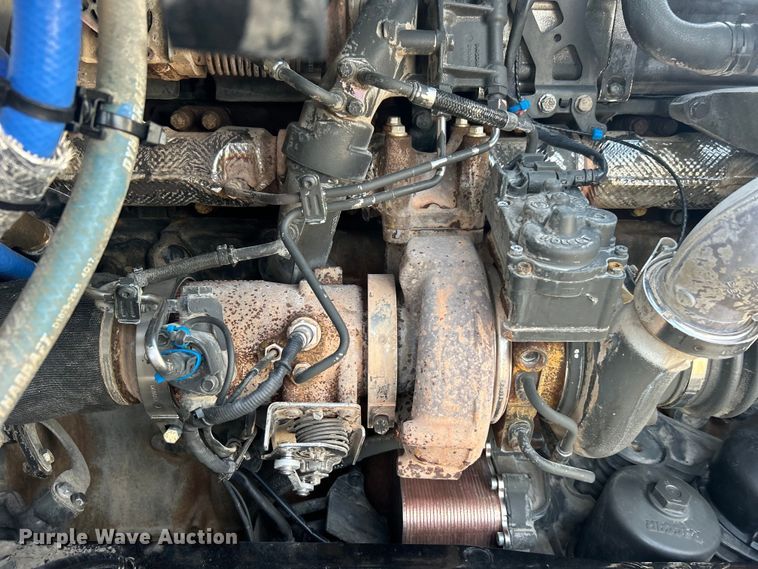 image for item EG1356 2019 Peterbilt  579 semi truck