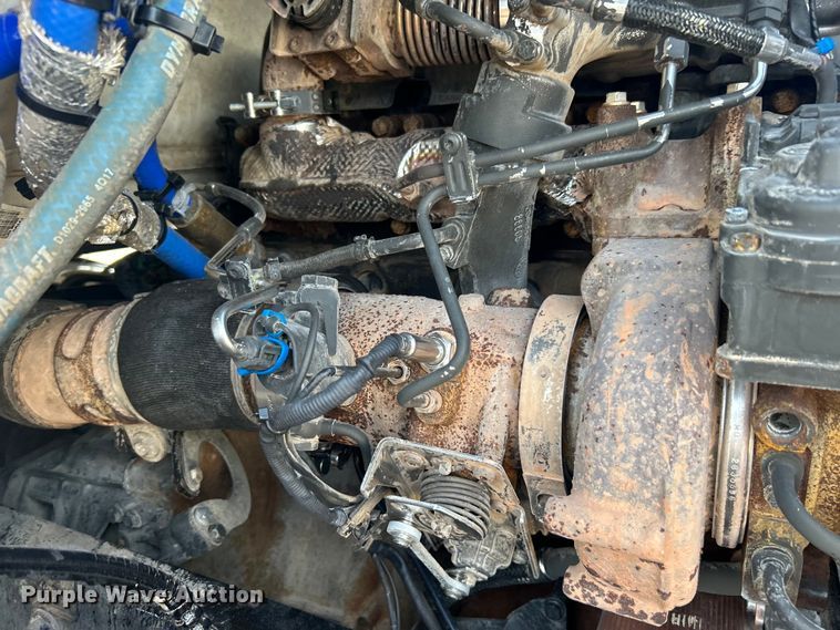 image for item EG1356 2019 Peterbilt  579 semi truck