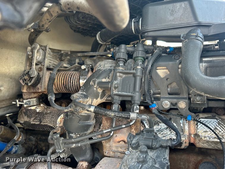 image for item EG1356 2019 Peterbilt  579 semi truck