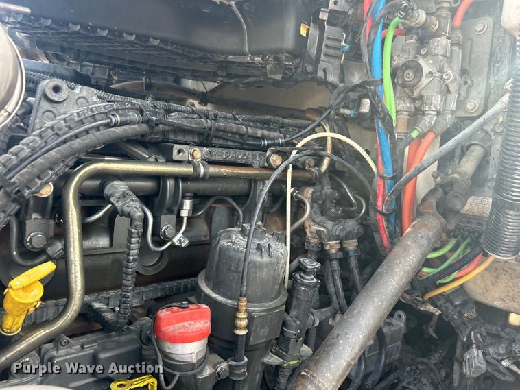 image for item EG1356 2019 Peterbilt  579 semi truck