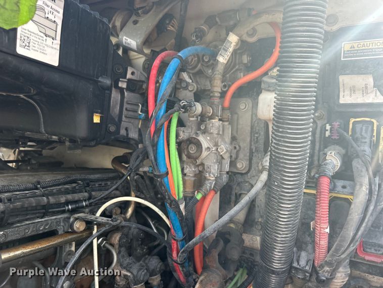 image for item EG1356 2019 Peterbilt  579 semi truck