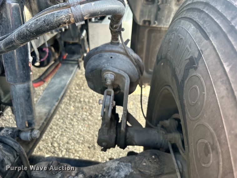 image for item EG1356 2019 Peterbilt  579 semi truck