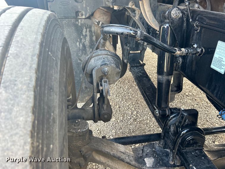 image for item EG1356 2019 Peterbilt  579 semi truck