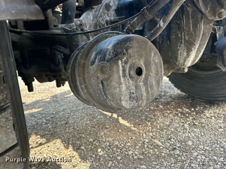 image for item EG1356 2019 Peterbilt  579 semi truck