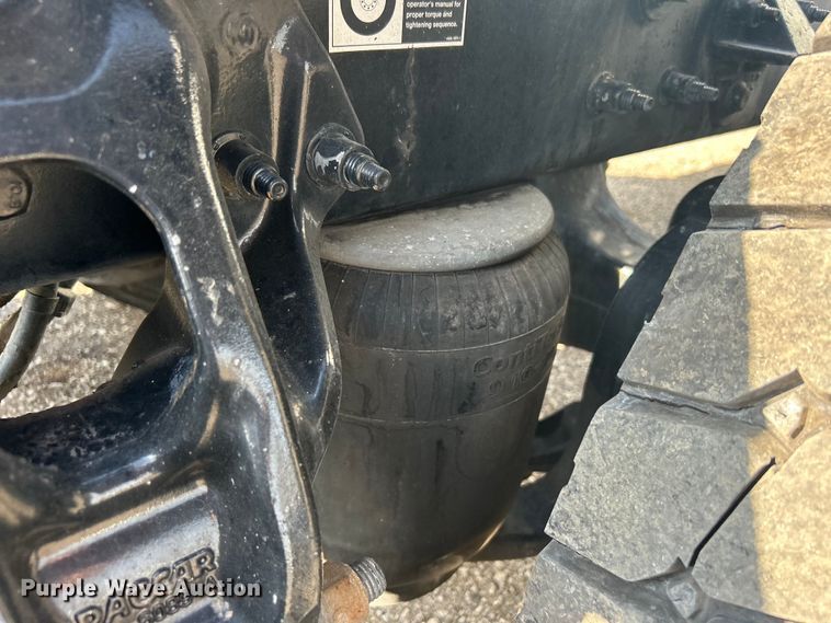 image for item EG1356 2019 Peterbilt  579 semi truck