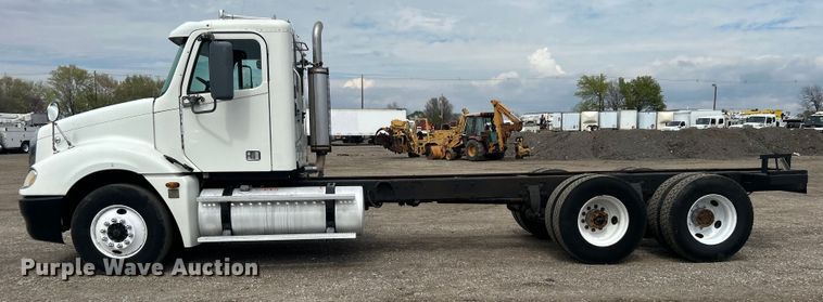 image for item EG1362 2006 Freightliner  Columbia truck cab and chassis