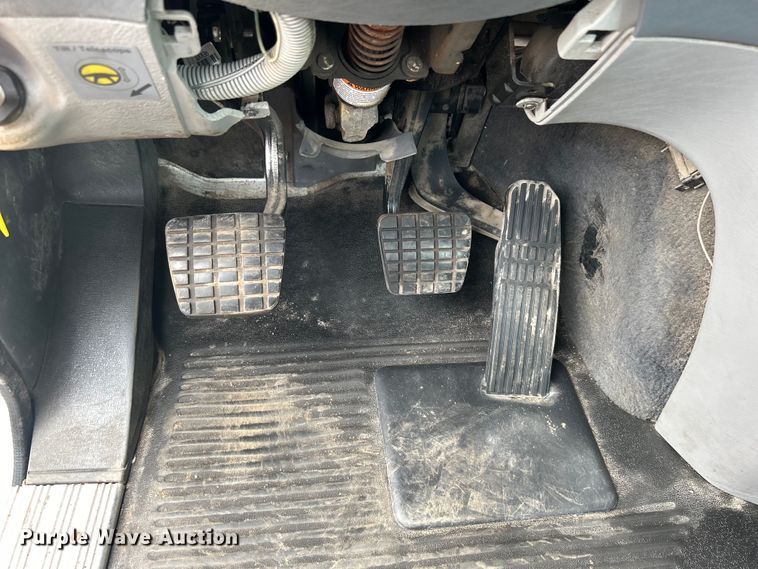 image for item EG1362 2006 Freightliner  Columbia truck cab and chassis