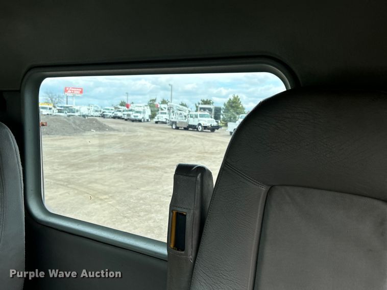 image for item EG1362 2006 Freightliner  Columbia truck cab and chassis