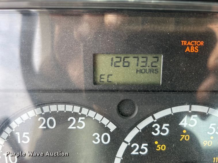 image for item EG1362 2006 Freightliner  Columbia truck cab and chassis