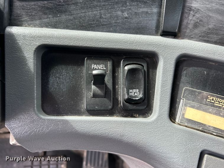 image for item EG1362 2006 Freightliner  Columbia truck cab and chassis