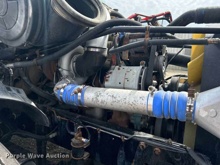 image for item EG1362 2006 Freightliner  Columbia truck cab and chassis