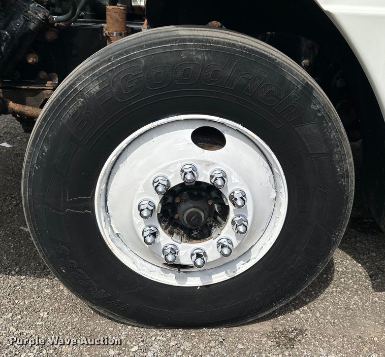 image for item EG1362 2006 Freightliner  Columbia truck cab and chassis