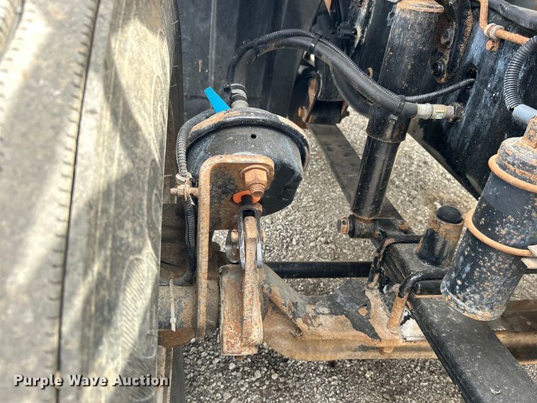 image for item EG1362 2006 Freightliner  Columbia truck cab and chassis