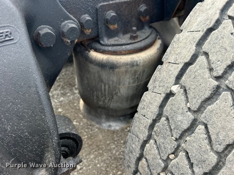 image for item EG1362 2006 Freightliner  Columbia truck cab and chassis