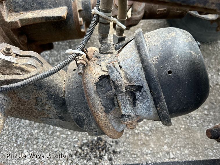 image for item EG1362 2006 Freightliner  Columbia truck cab and chassis