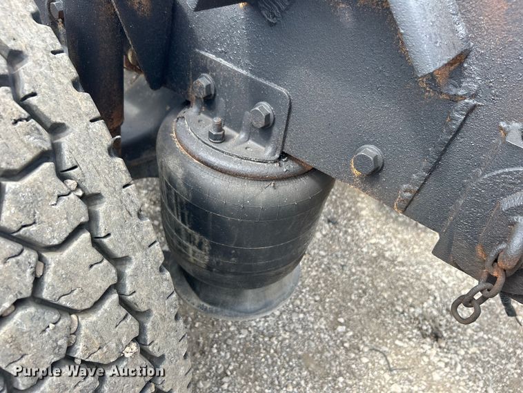 image for item EG1362 2006 Freightliner  Columbia truck cab and chassis