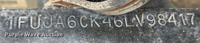 image for item EG1362 2006 Freightliner  Columbia truck cab and chassis