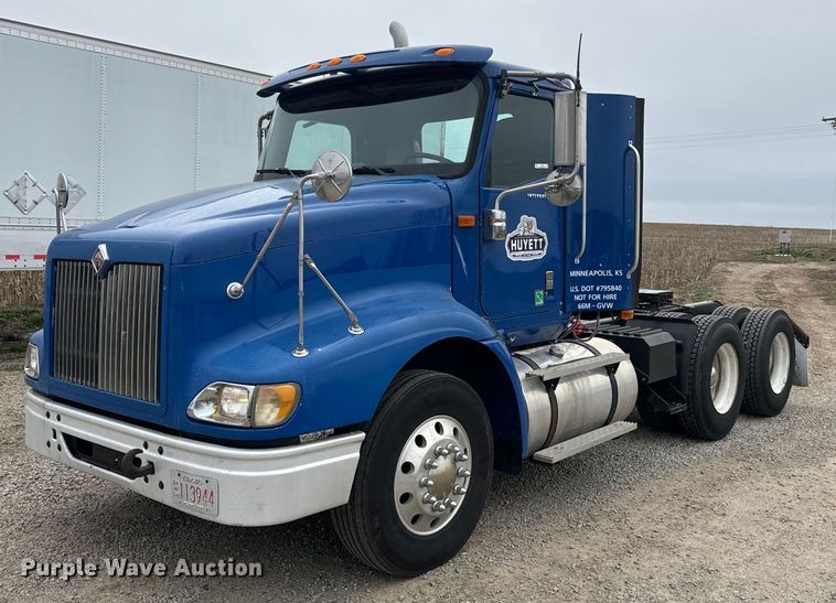 image for item EH5367 2004 International  9200i semi truck