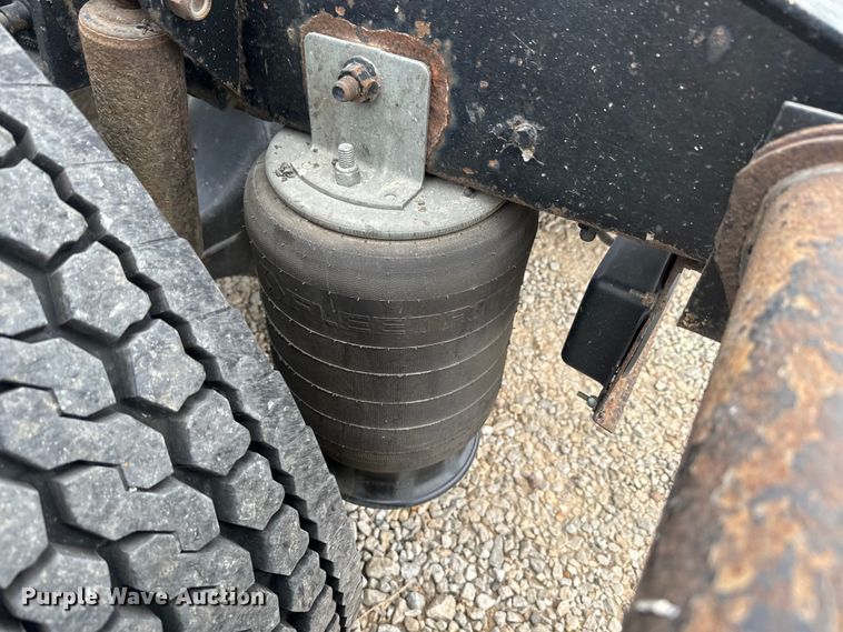 image for item EH5367 2004 International  9200i semi truck