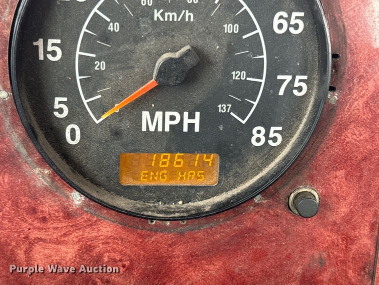 image for item EH5367 2004 International  9200i semi truck