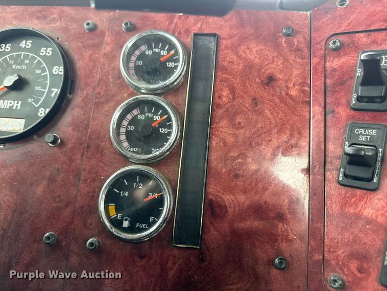 image for item EH5367 2004 International  9200i semi truck