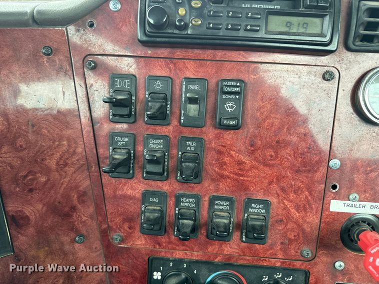 image for item EH5367 2004 International  9200i semi truck