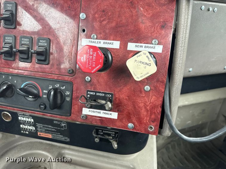 image for item EH5367 2004 International  9200i semi truck