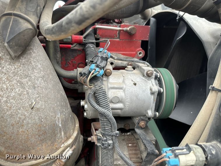 image for item EH5367 2004 International  9200i semi truck