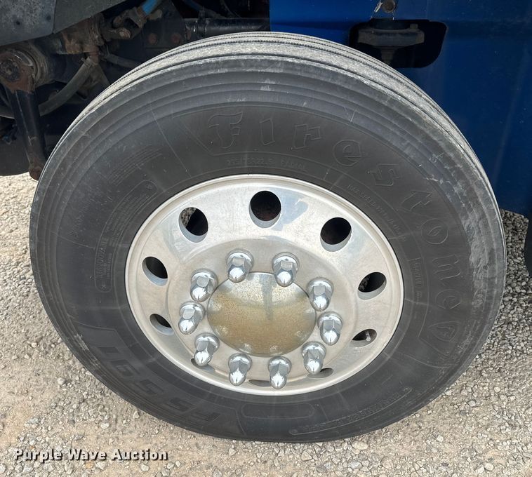 image for item EH5367 2004 International  9200i semi truck