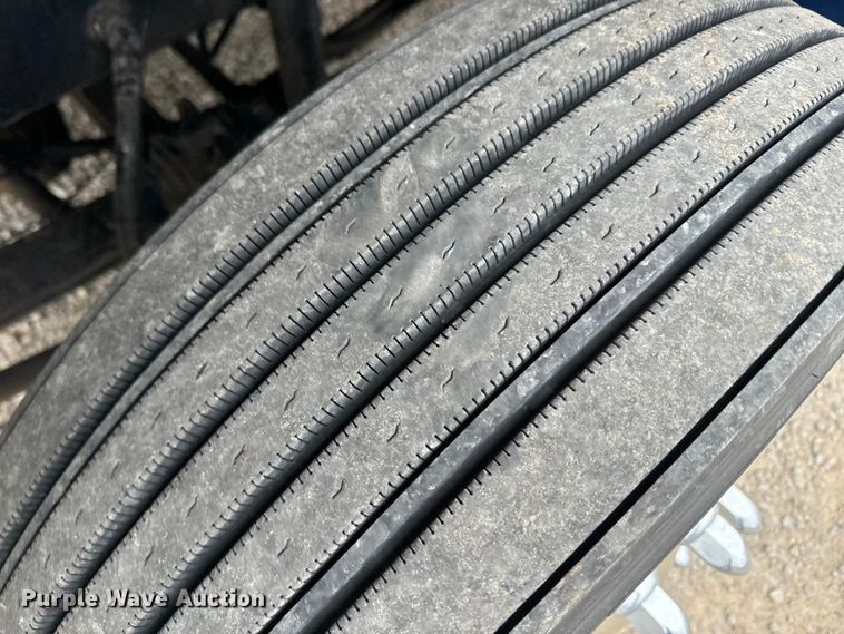 image for item EH5367 2004 International  9200i semi truck