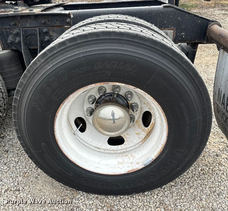 image for item EH5367 2004 International  9200i semi truck