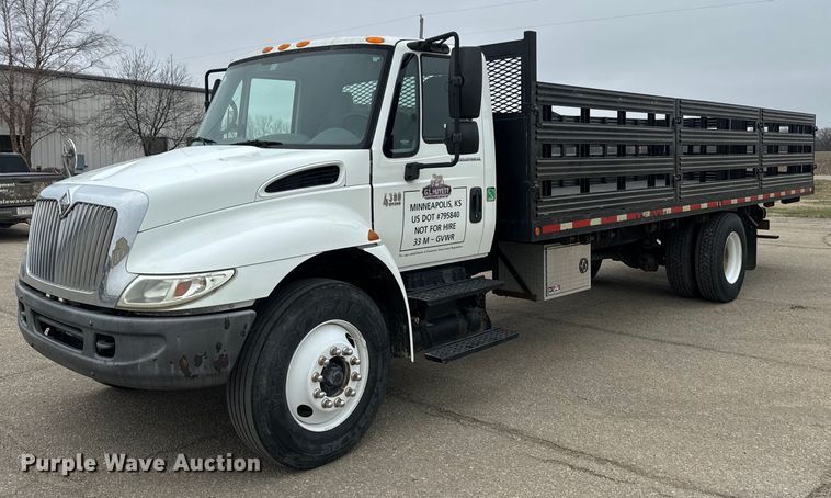 image for item EH5369 2007 International  4300 flatbed truck
