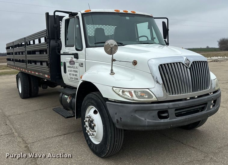 image for item EH5369 2007 International  4300 flatbed truck