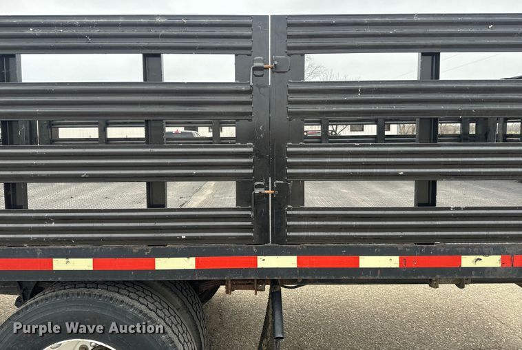 image for item EH5369 2007 International  4300 flatbed truck