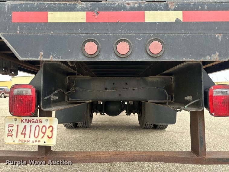 image for item EH5369 2007 International  4300 flatbed truck