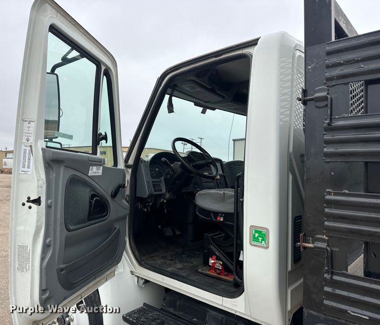 image for item EH5369 2007 International  4300 flatbed truck