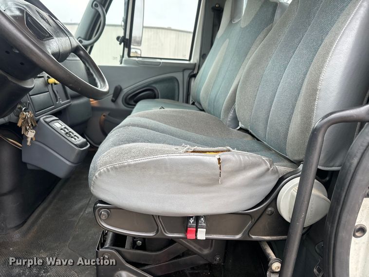 image for item EH5369 2007 International  4300 flatbed truck