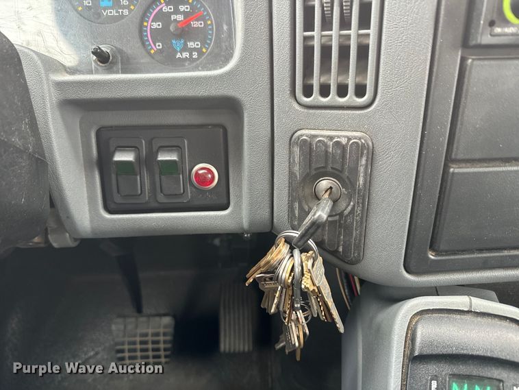 image for item EH5369 2007 International  4300 flatbed truck