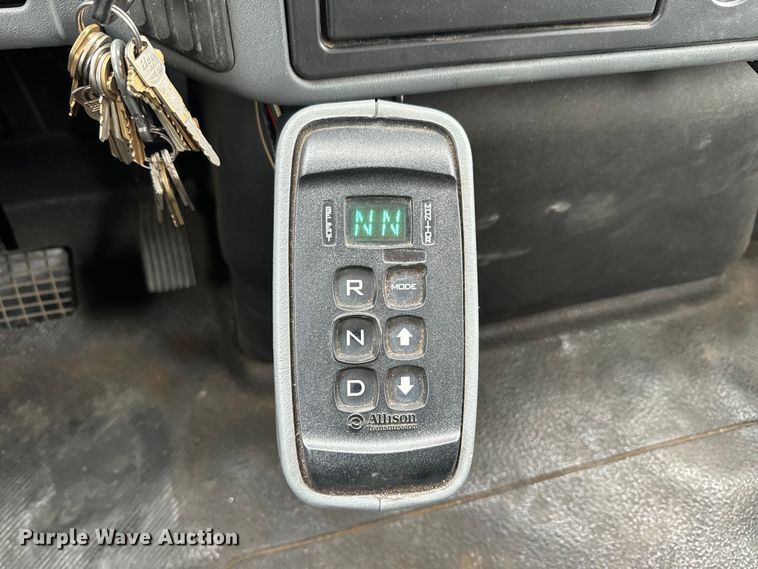 image for item EH5369 2007 International  4300 flatbed truck