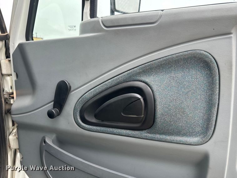 image for item EH5369 2007 International  4300 flatbed truck