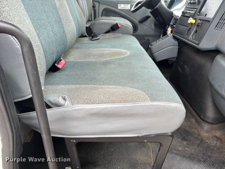 image for item EH5369 2007 International  4300 flatbed truck