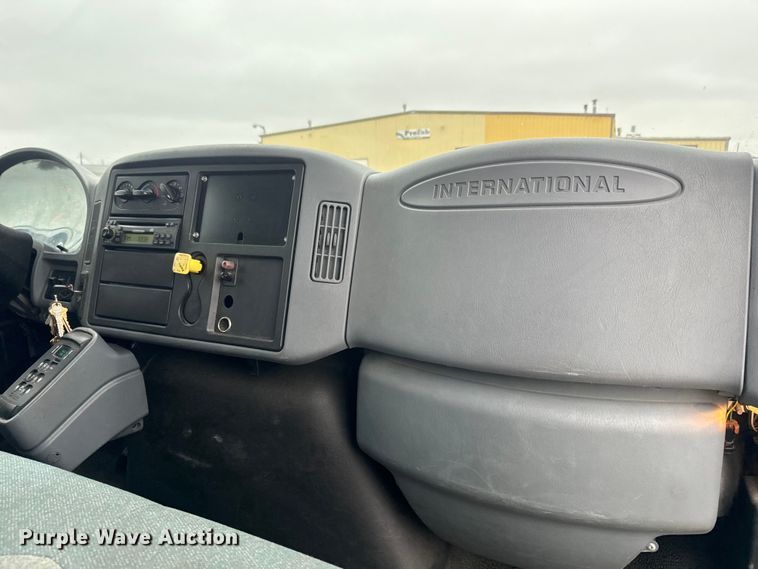 image for item EH5369 2007 International  4300 flatbed truck