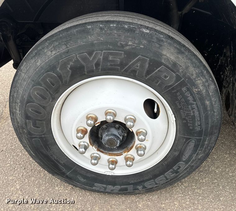 image for item EH5369 2007 International  4300 flatbed truck