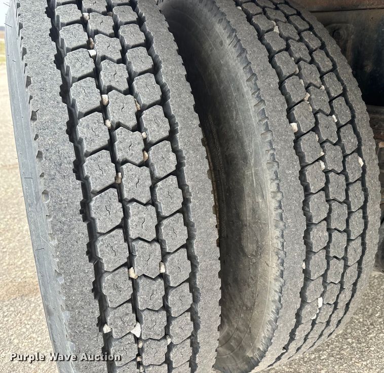 image for item EH5369 2007 International  4300 flatbed truck