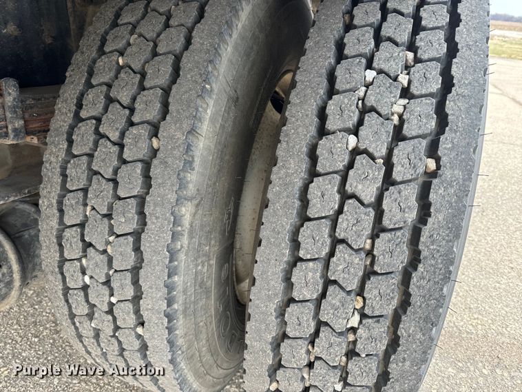 image for item EH5369 2007 International  4300 flatbed truck